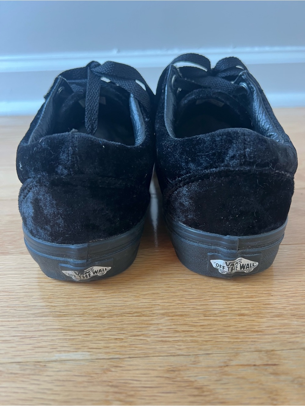 NWOT Vans Old Skool Triple Black Crushed Velvet Sneakers in Women's 6 - Picture 6 of 9